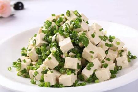 小葱拌豆腐歇后语下一句