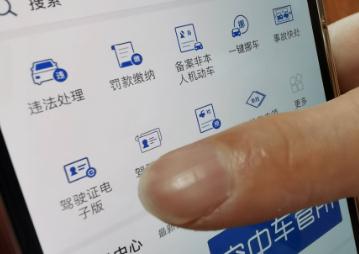 高领打底衫适合搭配什么外套  高领打底衫适合什么外套