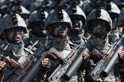 朝鲜阅兵式“黑衣人”方阵抢眼 被普遍认为是朝鲜的特种兵