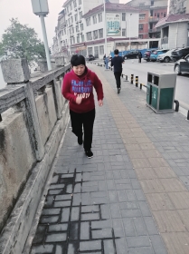 母亲日跑8公里只为割肾救子 简直就是“暴走妈妈”！